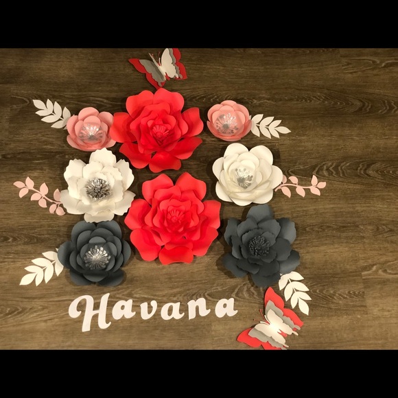 Paper flowers - Picture 1 of 2